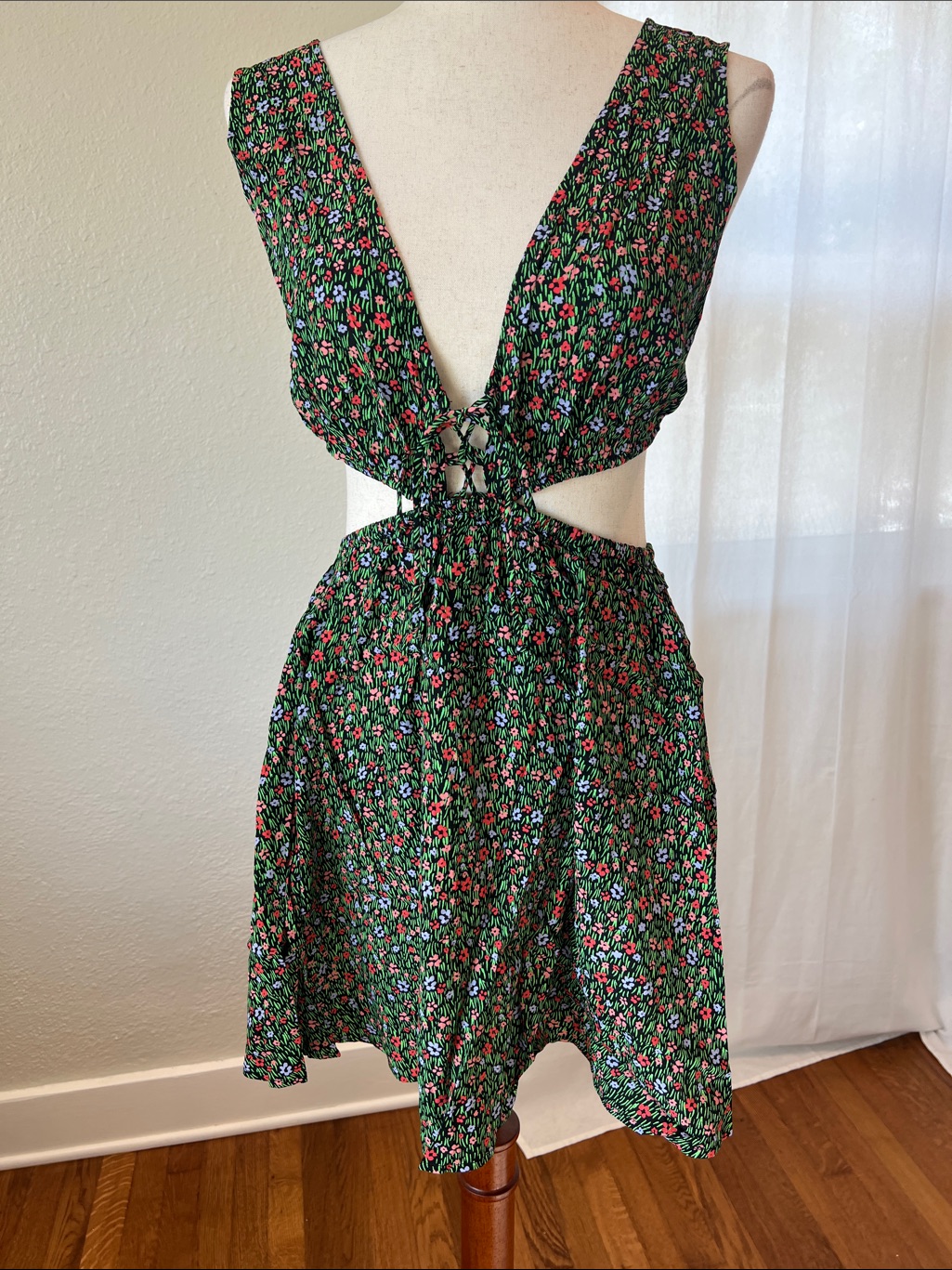 Olivaceous Green Floral Cutout Mini Dress With Pink & Purple Blossoms. S. Nwt